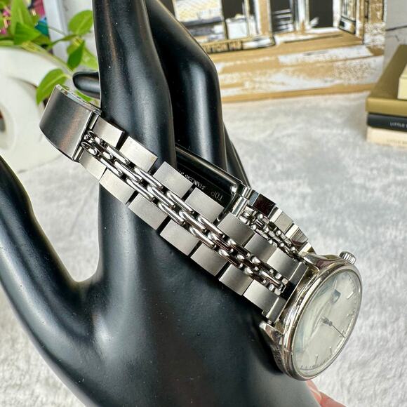 Fendi women’s silver watch 210G Good Pre-Owned - Picture 4 of 13